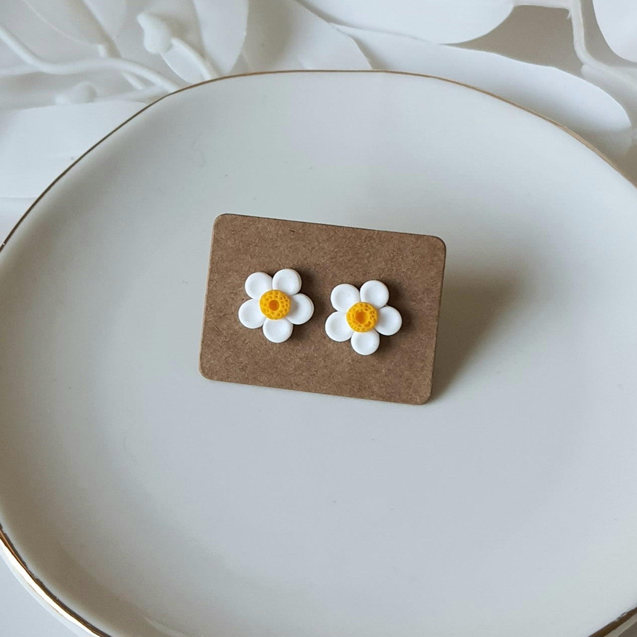 Sunflower daisy stud earrings