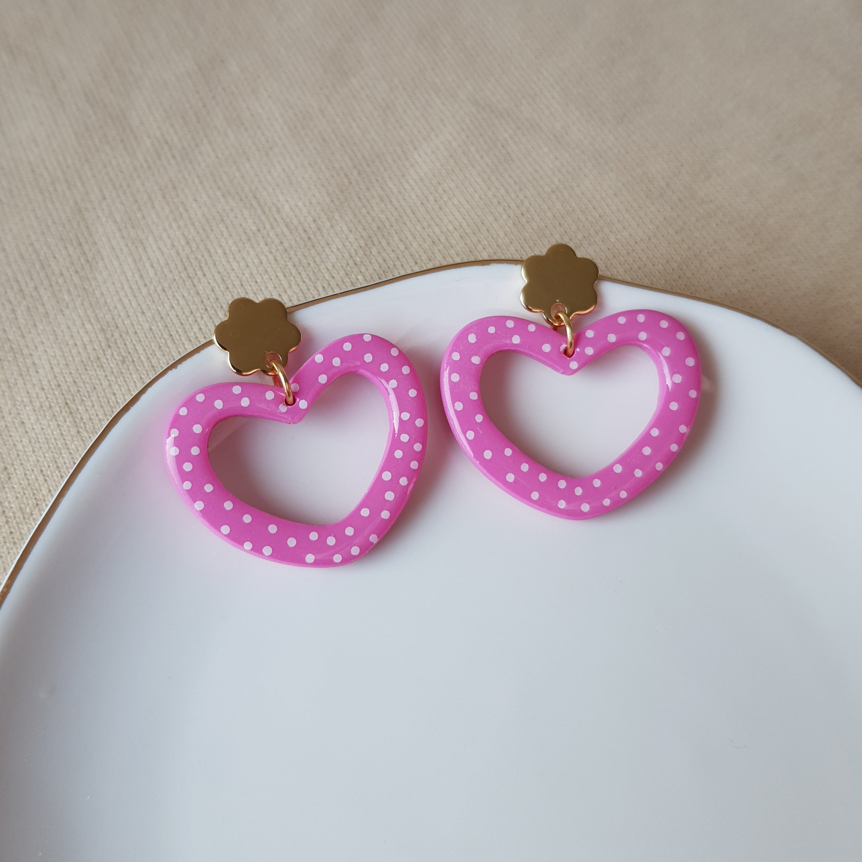 Spotted hollow heart earrings