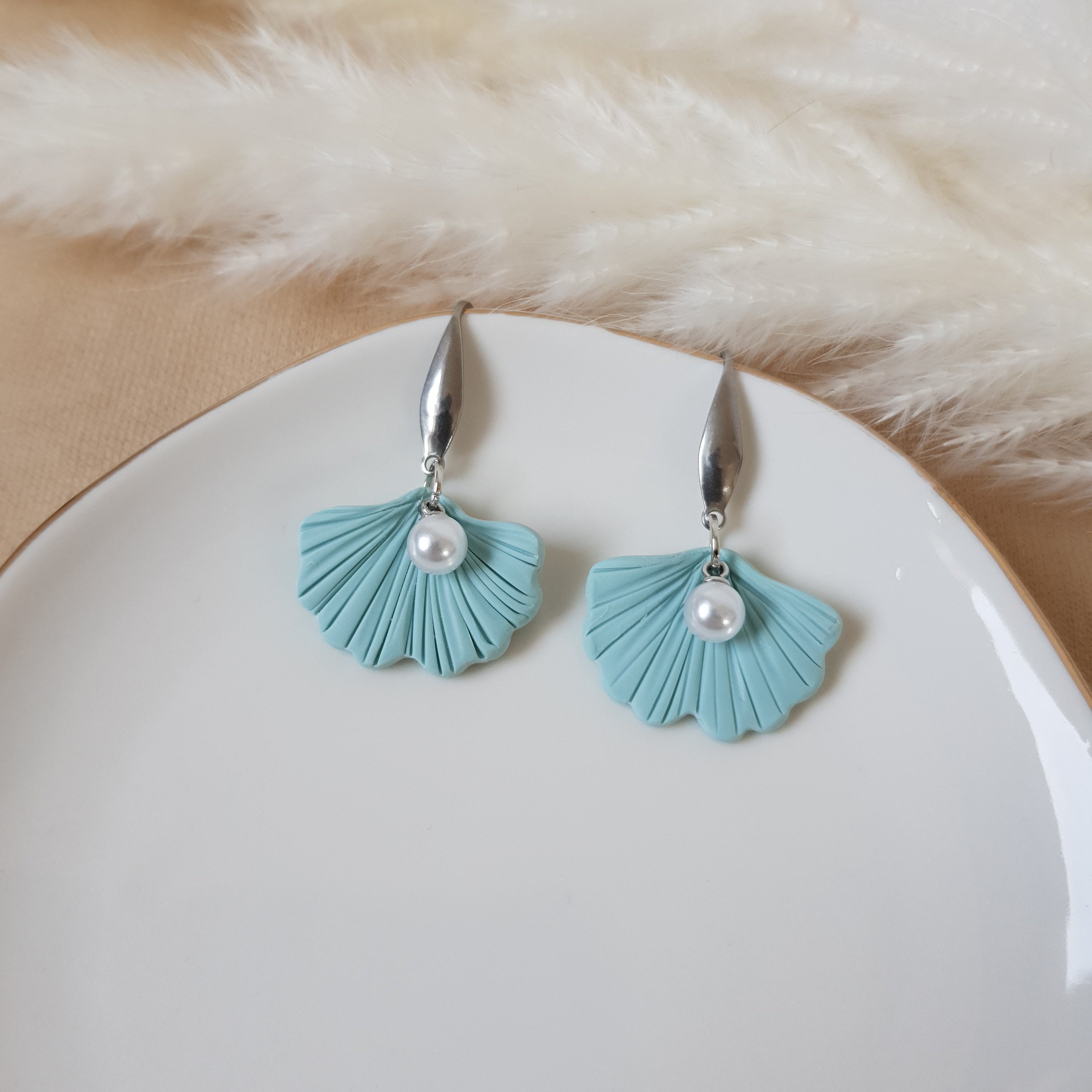 Ginko flower dangle earrings
