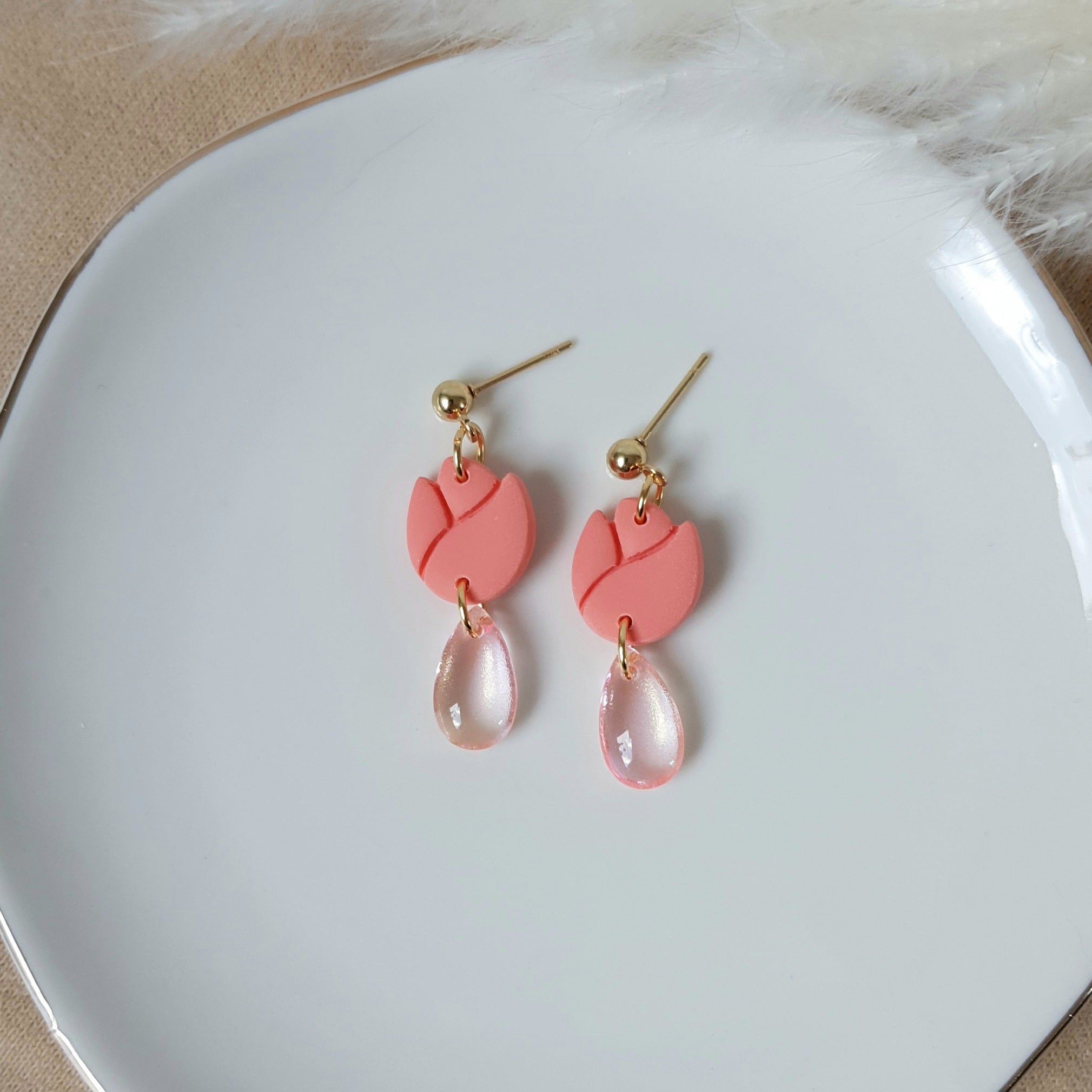 Dangly tulip earrings