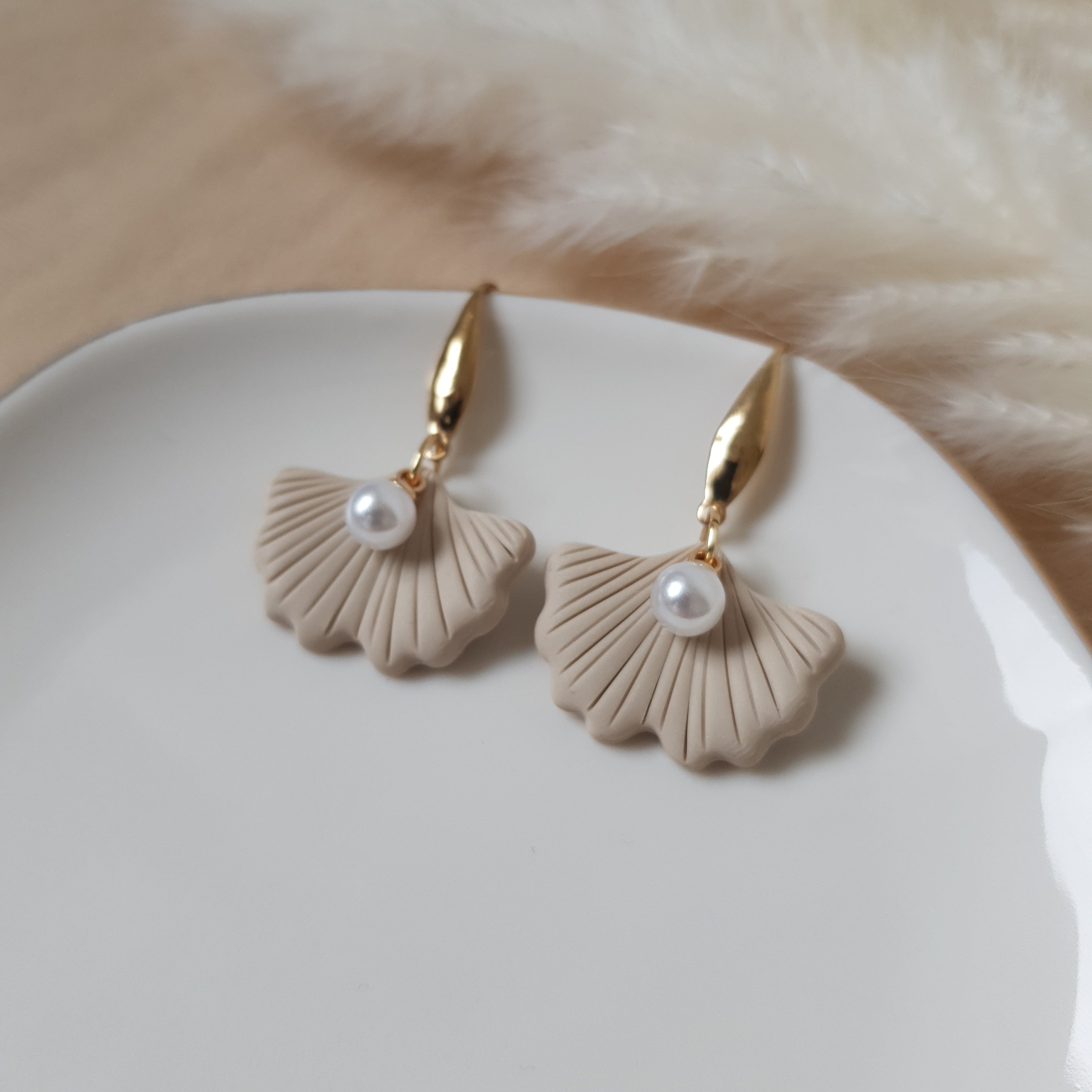 Beige ginko earrings