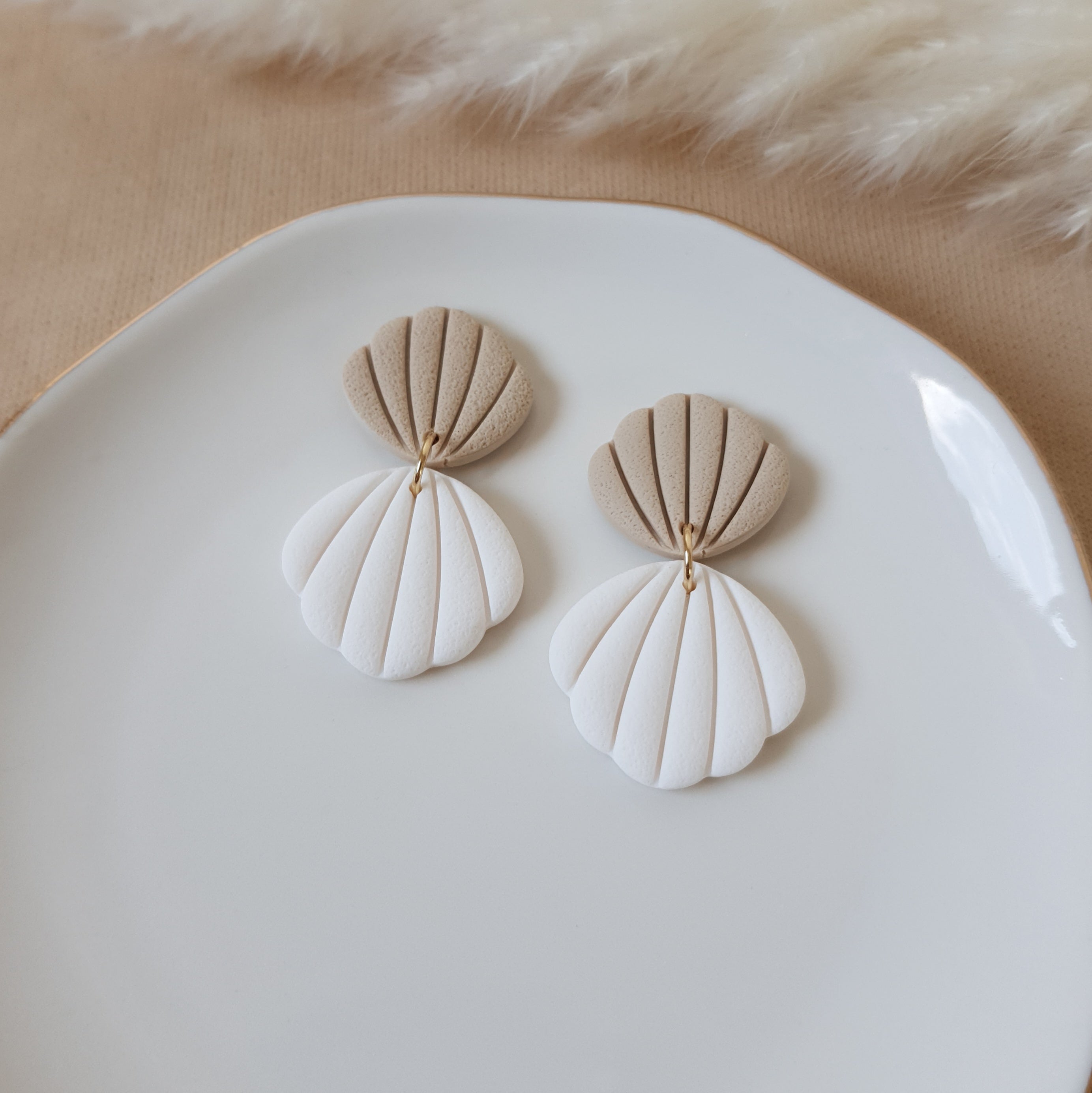 Sandy white shell earrings