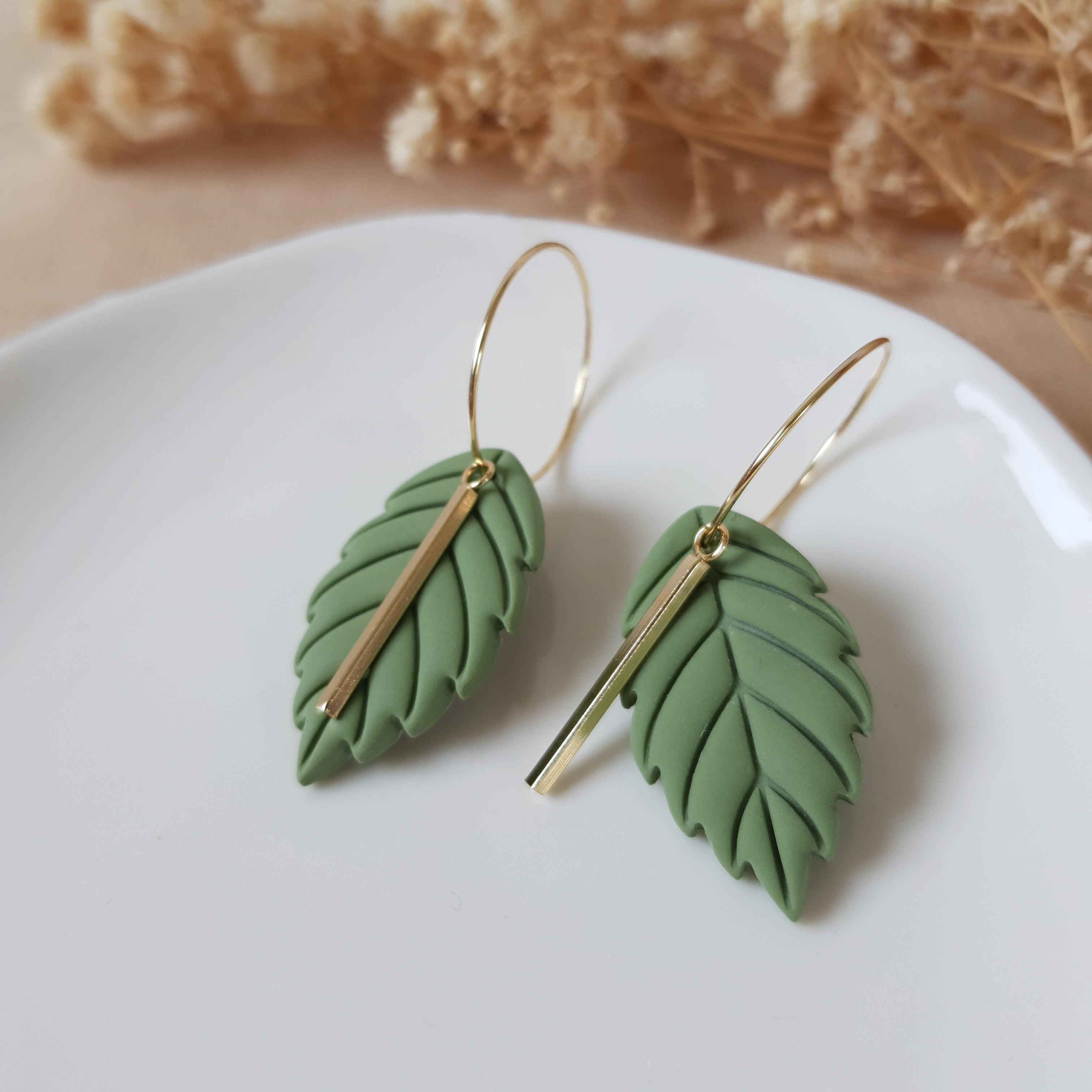 Apple leaf hoops