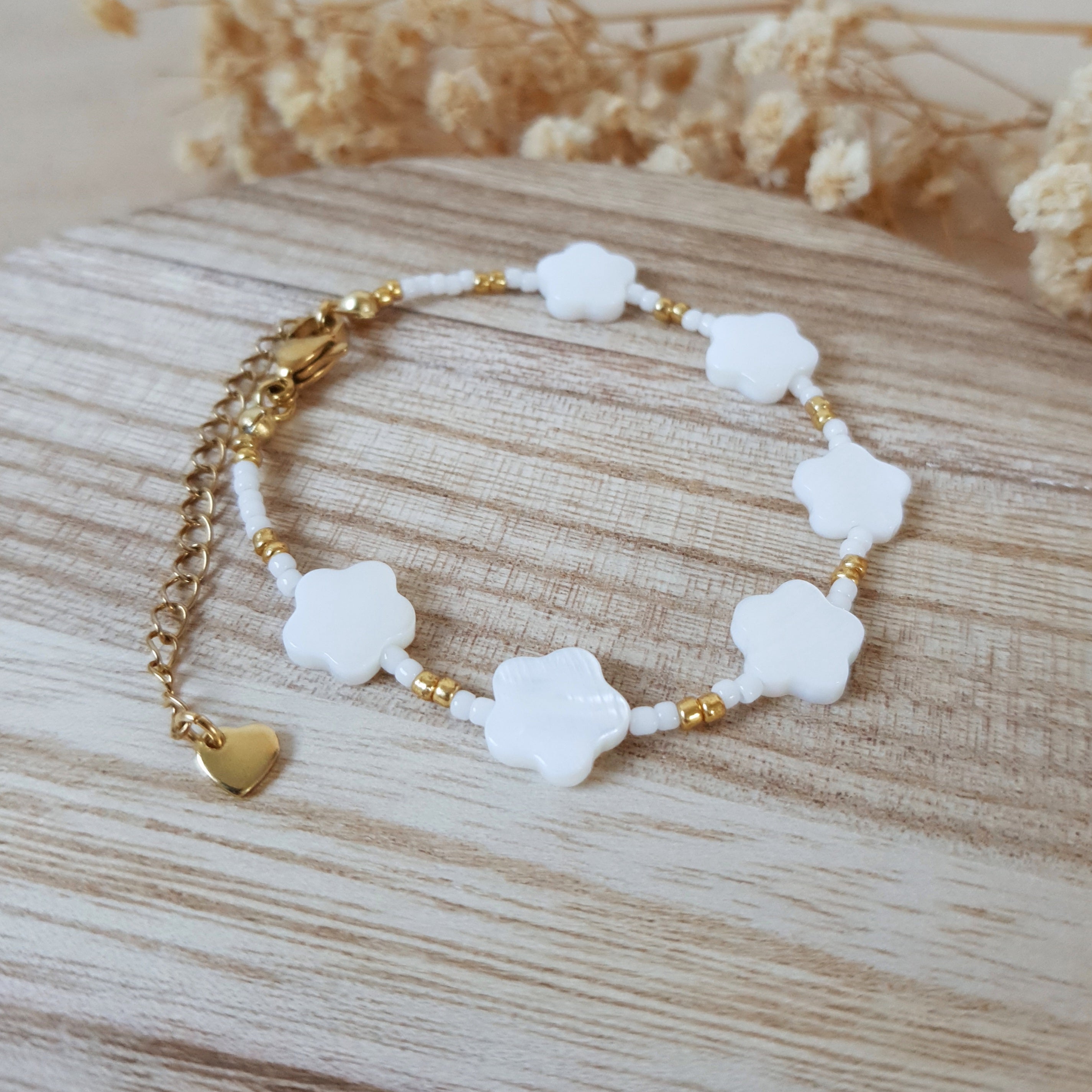 White daisy bracelet